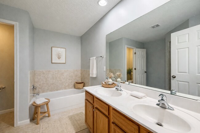 Building Photo - Renovated 3BR/2BA Home in Jacksonville, FL | Fenced Yard | Garage | Pets Welcome