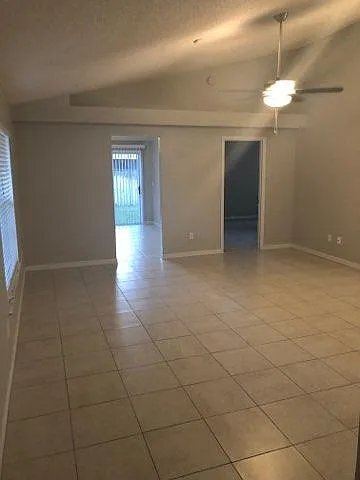 Building Photo - 1063 Royal Oaks Dr