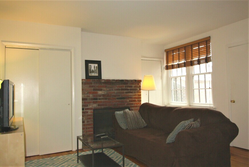 Living Room - 935 Lombard St