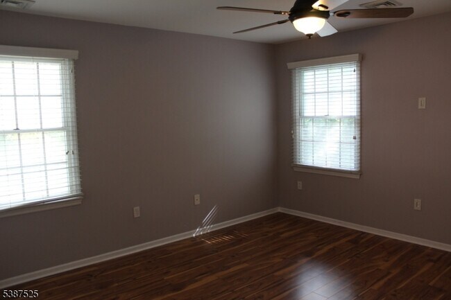 Building Photo - 75 Quartz Ln