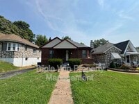 Building Photo - 6905 Woodrow Ave