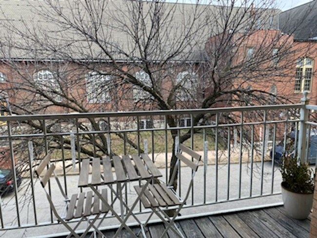 Building Photo - 627 Clara Ave