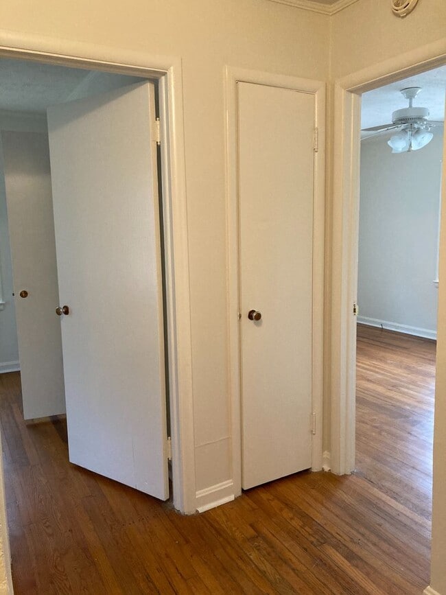 Building Photo - 2/1 Home in Garden Lakes $995.00