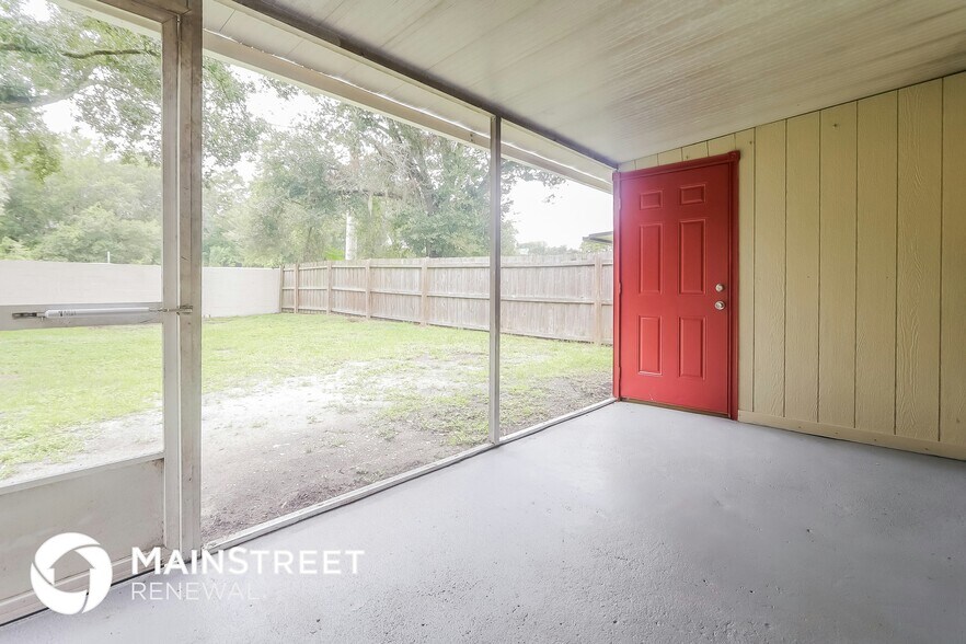 Building Photo - 2120 Redleaf Dr