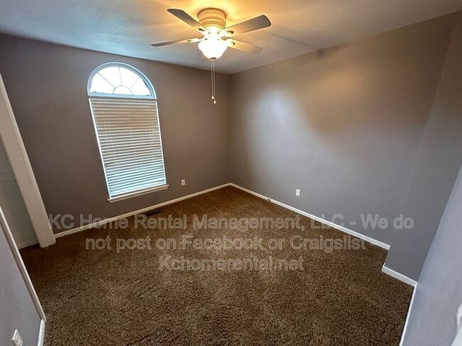 Building Photo - 625 NW Rosaceae Dr