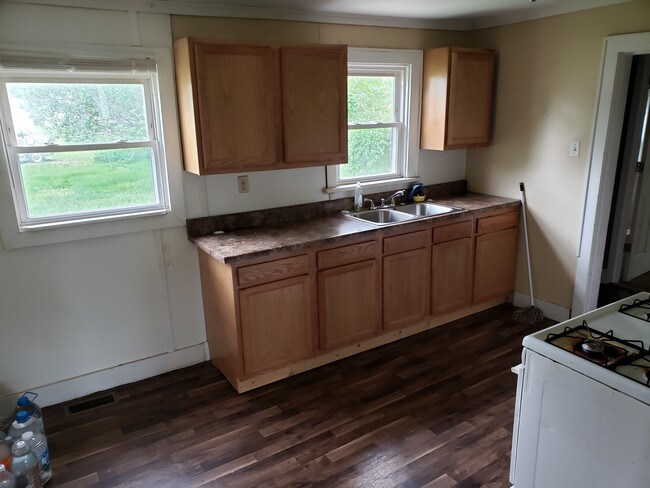 Building Photo - 704 W Breckenridge St