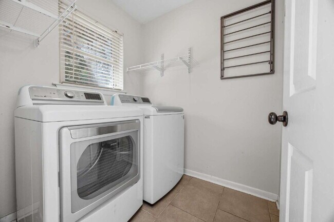 Building Photo - "Charming 4-Bedroom Shalimar Retreat- Power Included With Rent!"