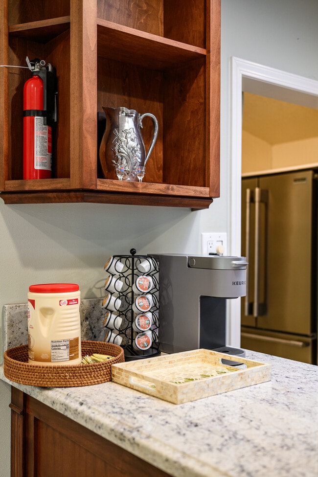 Building Photo - 1342 Skyline Dr