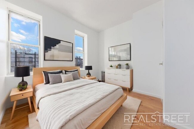 Building Photo - 4 bedroom in Brooklyn NY 11221