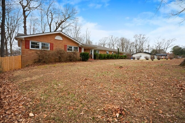 Building Photo - Spacious 4BR (or 3BR + Bonus) with 2 Living Rooms, Screened Porch & 4-Car Garage
