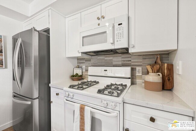Building Photo - 2230 S Palm Canyon Dr
