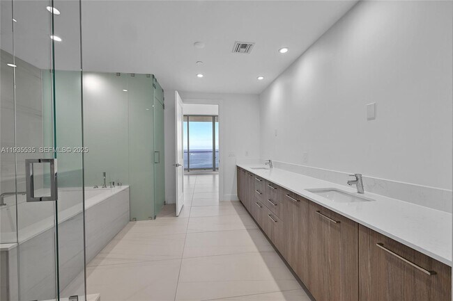 Building Photo - 151 N Seabreeze Blvd