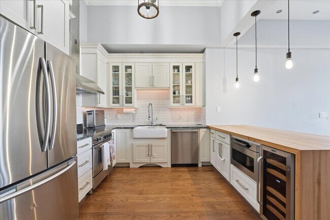 Building Photo - 1500 Hudson St