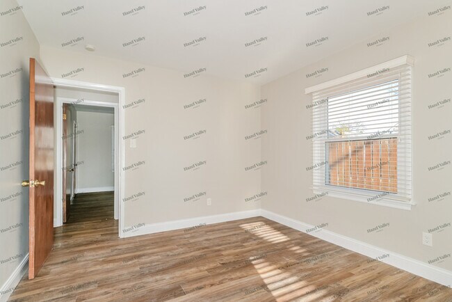 Building Photo - 1115 Ann Ave