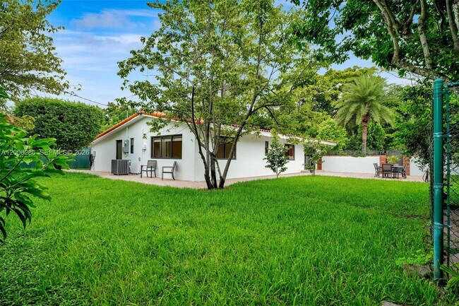 Building Photo - 6820 SW 86th Ave