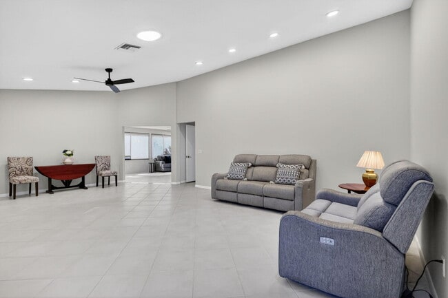 Building Photo - 870 NW 32nd Ave