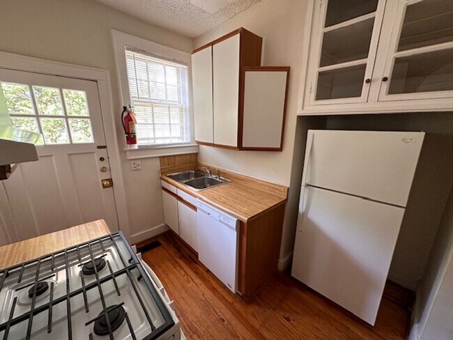 Building Photo - 3401