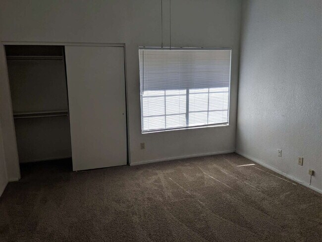 Building Photo - 3 Bedroom 2 Bathroom near ASU! I