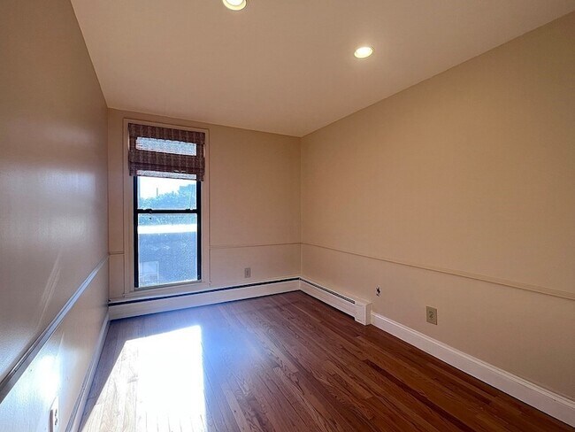 Building Photo - 8 Juniper St