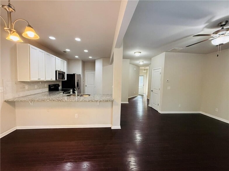 Building Photo - 256 Highland Pointe Cir E