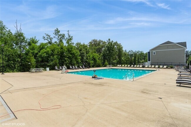 Building Photo - 335 Osona Ln