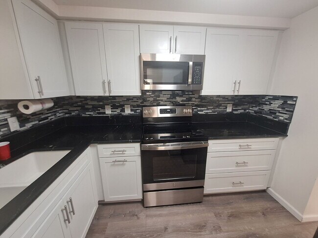 Building Photo - Charming Villa for Rent in Venice Gardens