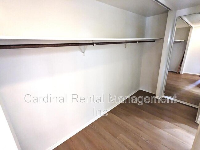 Building Photo - 960 San Pasqual St