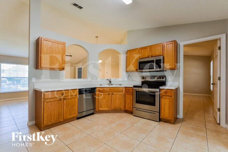 Building Photo - 569 N Apache Cir