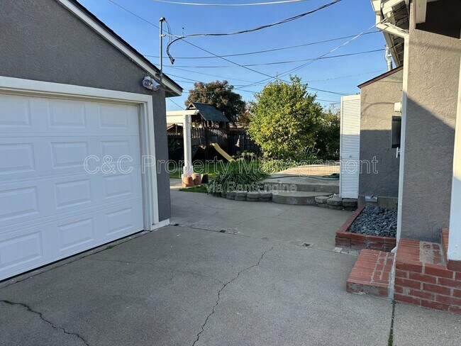 Building Photo - 5700 61st St