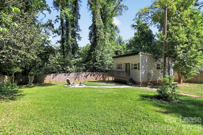 Building Photo - 1954 Garibaldi Ave