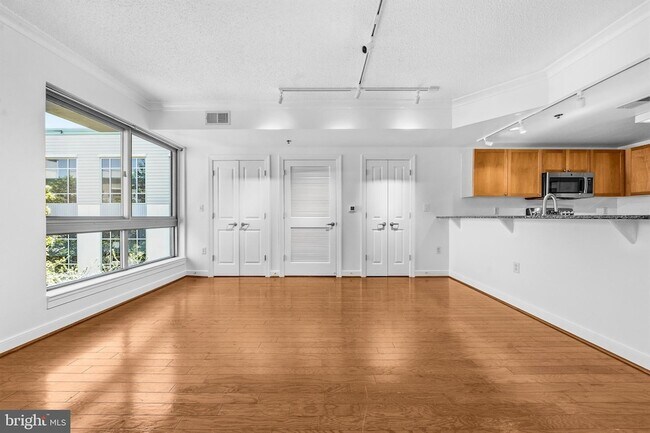 Building Photo - 777 7th St NW