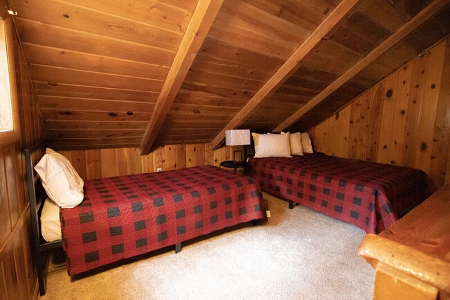 Building Photo - 956 W White Mountain Blvd