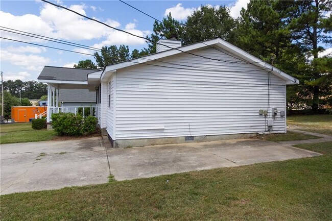 Building Photo - 1312 Cooper Rd