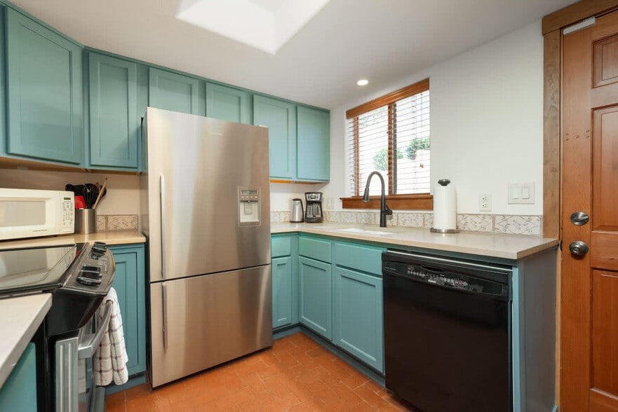 Building Photo - 209 Sena St