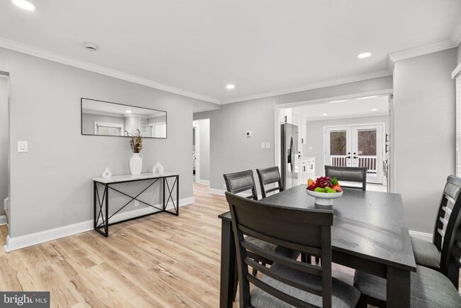 Building Photo - 10530 Scaggsville Rd