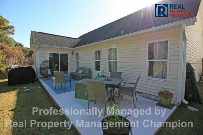 Building Photo - Immaculate Home Featuring Open Floorplan, ...