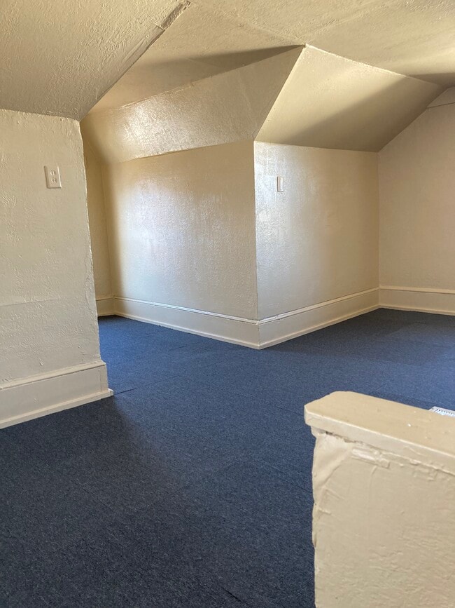 Building Photo - 411 Cherry Ave