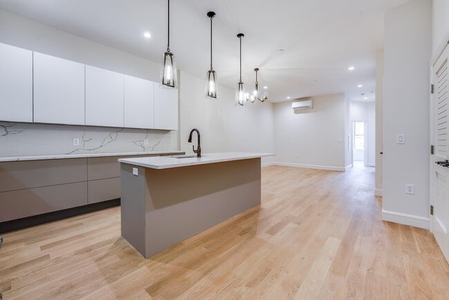 Building Photo - 1021 Washington St