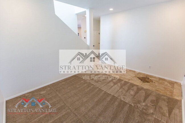 Building Photo - 484 E Cheyenne Rd