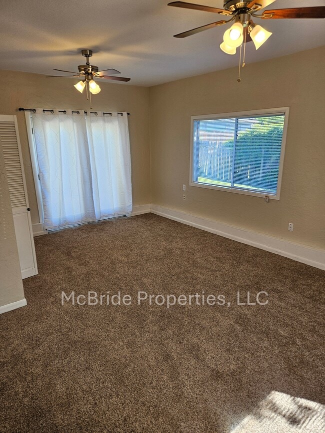 Building Photo - 260 N Knights Bridge Rd