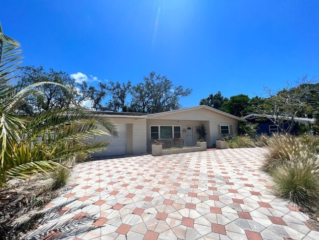 Building Photo - 6month Min. Gulfport High & Dry Home