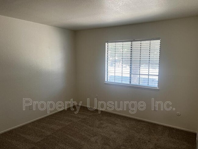 Building Photo - 122 W 5th St