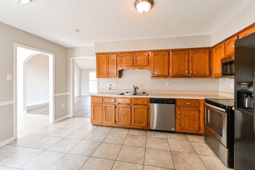 Building Photo - 9922 Lacee Ln