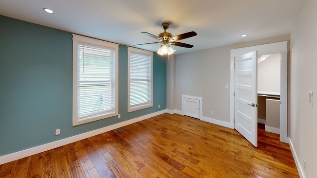 Building Photo - $1710 per Bedroom | 5BR/3BA in Fort Sander...