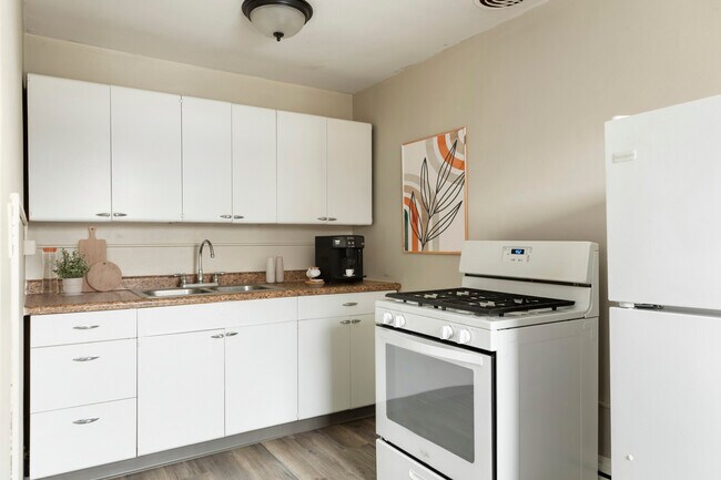 Kitchen - Cleveland Terrace Apartments