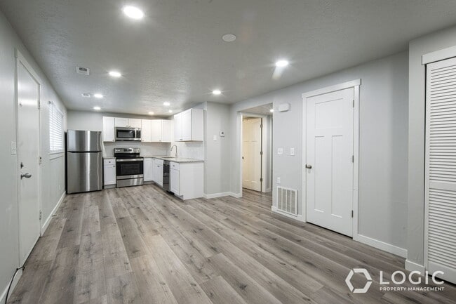 Building Photo - 138 S 300 W