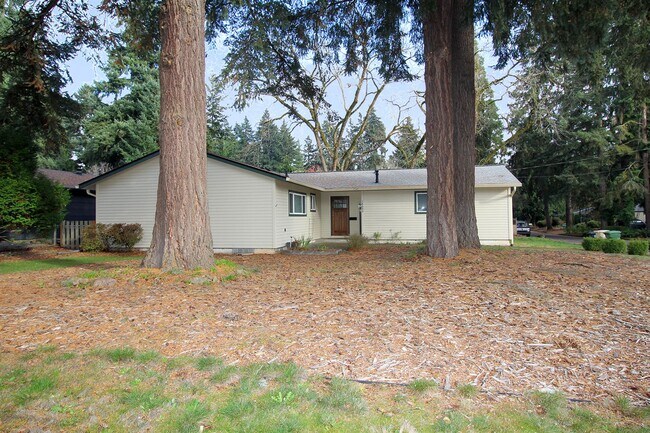 Building Photo - Gorgeous, Remodeled 3 Bed/2 Bath Mid-Century Ranch on Huge Lot – Lake Oswego!