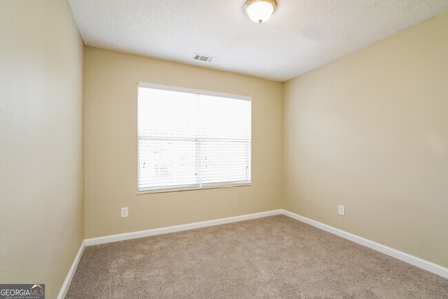 Building Photo - 6354 Klondike River Rd