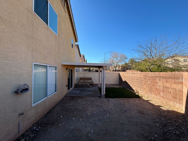 Building Photo - Beautiful 4Bed/2.5 Bath/2Car 2 Story Home nestled in this beautiful Southwest Community near Rhod...