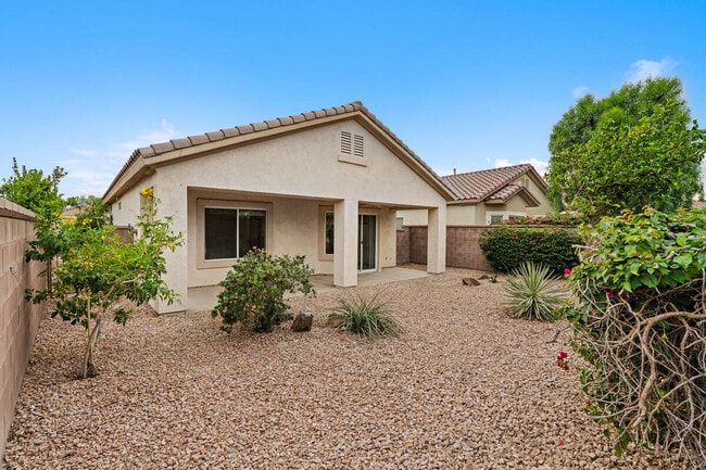 Building Photo - 78472 Glastonbury Way